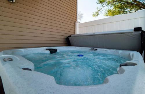 Hot Tub N64 Mins to Downtown Sleeps 8 - Foto 55
