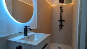 Bajo Capital Con Terraza y Aparcamiento Privado - Foto 2