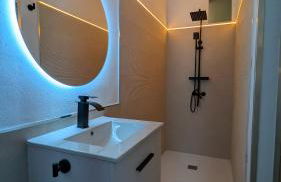 Bajo Capital Con Terraza y Aparcamiento Privado - Foto 2