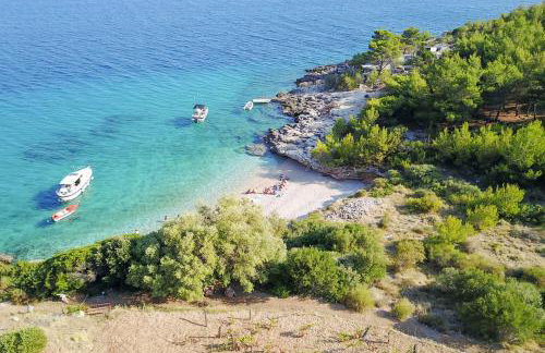 Secluded fisherman's cottage Cove Spiljice, Brac - 17031 - Photo 25