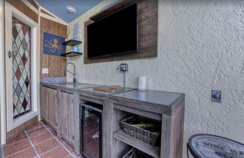 Heated Pool, Sleeps 10, Relaxing Lanai, Near Beaches, Pet Friendly! - Foto 25