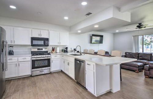 Central Bakersfield Townhome with Private Patio - Foto 2