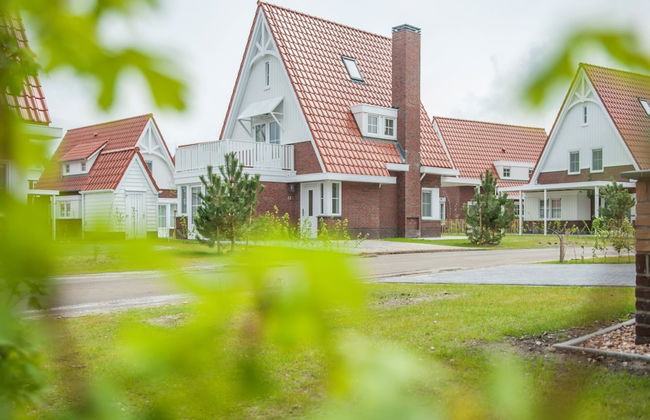 Luxurious, Stately Villa With Washing Machine, on a Holiday Park, Beach at 1 km - Photo 14