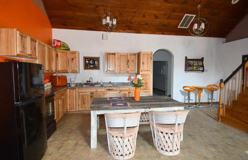 Mountain Meltdown - Pet Friendly, Grill, Wifi, Fire Pit, EV Station -Shared Space - Grill, Fire Pit, Covered Porch, Fountain Pond - Foto 4