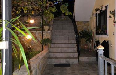 HoneyHouse - Photo 12