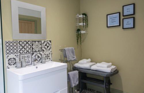 Acorn Apartment - Photo 8