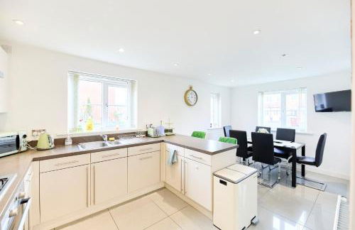 Lavish Lodge - Perfect for couples, families and contractors! - Foto 16