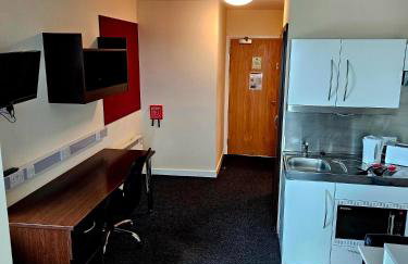 Student Only Delux Studio at St George's Tower - Foto 1