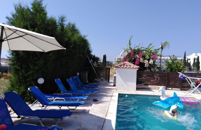 Lovely six Bedroom Villa in Coral Bay - Photo 54