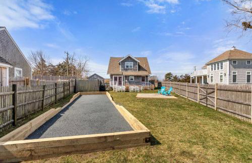 Walk to Beach at Historic Sears Kit Home - Foto 32