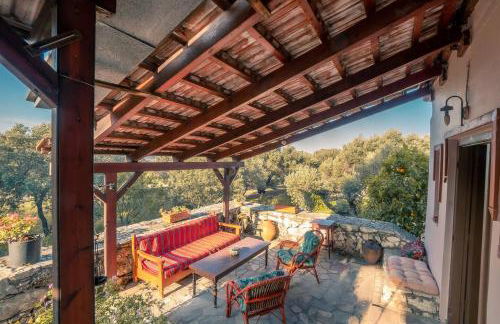 Rustic Retreat - Private Pool in Nature's Embrace - Photo 5