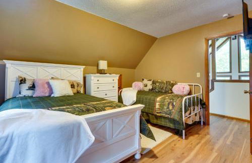 Cabin with Deck about 3 Mi to Apple Valley Lake! - Photo 19