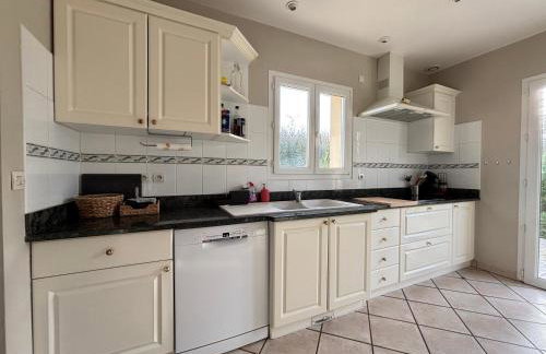 Villa des pontons Maison 5 chambres avec grand jardin clos et belle terrasse séjour spacieux lumineux à 2 kms de la plage d'Arromanches près de Bayeux, Omaha beach - table de ping pong - garage - Foto 5