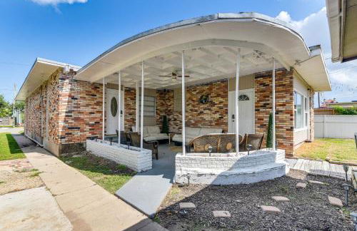 about 1 Mi to the Strand! Couples Retreat in Galveston - Foto 21