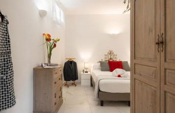 Avelli Pia Fourth Floor with 2 Bathrooms - Florence Charming Apartments - Delightful and bright 4rd-floor apartment without elevator, overlooking one of Florence's most beautiful squares, Exceptionally located for exploring the city - Foto 7