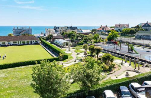 Rooftop Hideaway -Central Coastal Flat - Sea Views - Photo 28