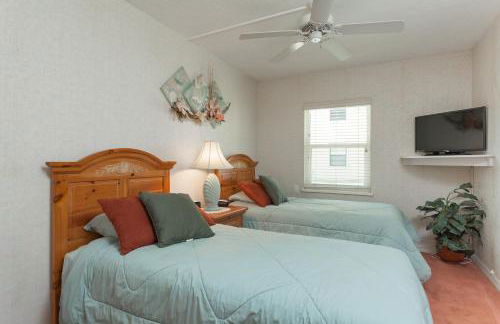 117 Cocoa Beach Club Direct Oceanfront Next to Pier, Dog Friendly! - Foto 12