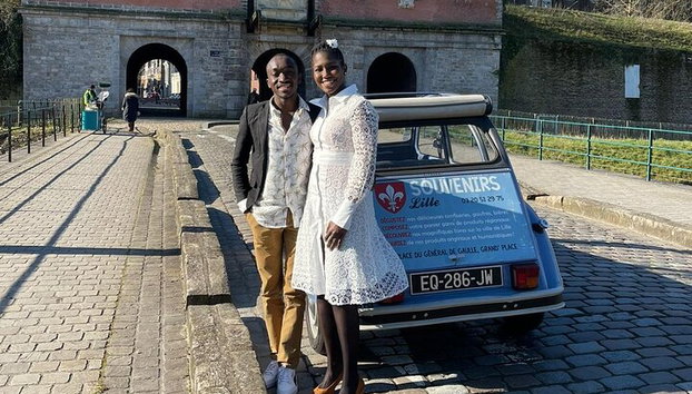 Excursão privada de 1 hora em Lille em conversível 2CV com degustação de produtos locais - Foto 5, Recém casados em 2cv