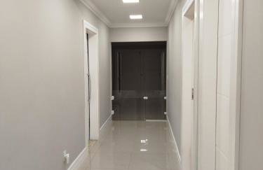 Casa Teresópolis perto do centro com três suítes e piscina - Foto 11