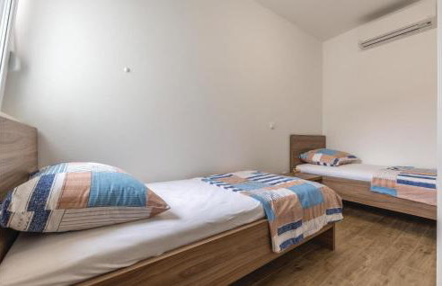 Lovely Home In Srinjine - Photo 25