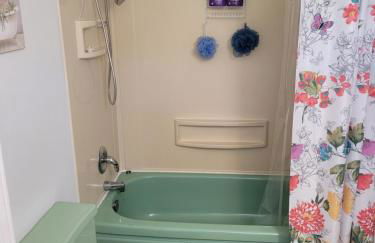 Oscoda Hilltop Haven - Great Location near Beach! - Foto 33