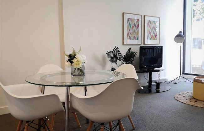 Luxury 1 Bedroom 1 Study With 1 Parking - Photo 17