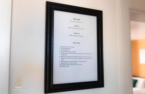 Modern 2BR Apartment - Prime Location Near Beach & Town - Sleeps 5 - Foto 31