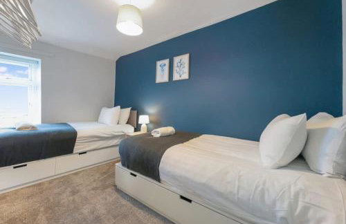 NEW! Stunning 2-Bed Home by Stay With Us, Ideal for Families, Sleeps 4! - Foto 4