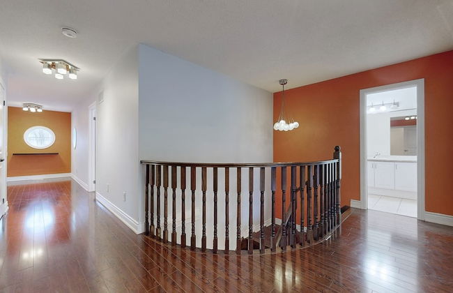 Luxury Retreat Modern Spacious 4 Bedroom Home - Photo 10