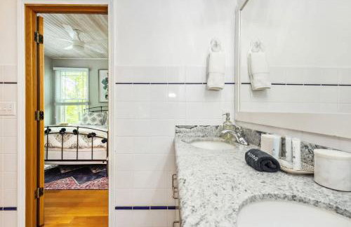 Coastal Cottage by Juniper Holiday + Home - Photo 21