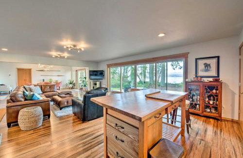 Mid-Century Cabin with Deck and Puget Sound Vistas! - Foto 10