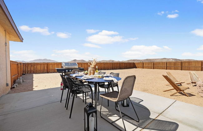 Casa De Kota by Avantstay Pool, Firepit, & Games Secluded & Chic - Photo 31