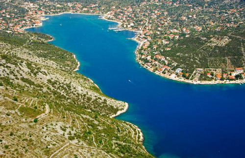 Red House Apartment With Swimming Pool - Photo 33