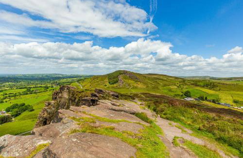 The Old Pumphouse Shepherds Hut with Hot Tub - Photo 48