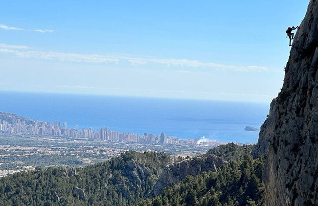 Experiencia de Escalada de Medio Día en Vía Ferrata del Ponoig - Foto 4