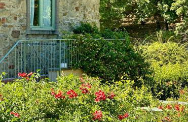 Historic Apartment In Tuscan Village - Photo 28