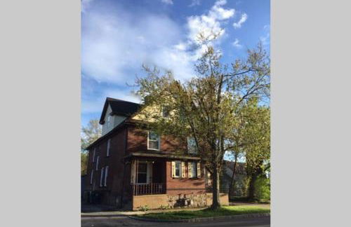 Falls Retreat - Walk to the Falls, the Casino and all Downtown Restaurants - Across from the Aquarium - Photo 1