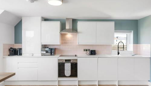 Stylish Apartment with Sea Views & Parking - Foto 2