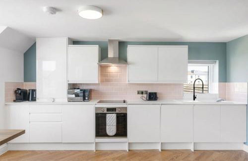 Stylish Apartment with Sea Views & Parking - Foto 2