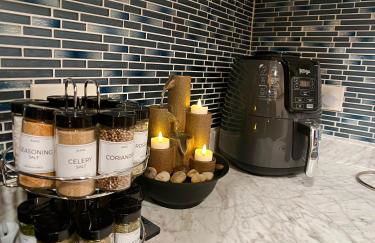 Cozy Downtown Cottage - Parking, Pet Friendly! - Foto 23