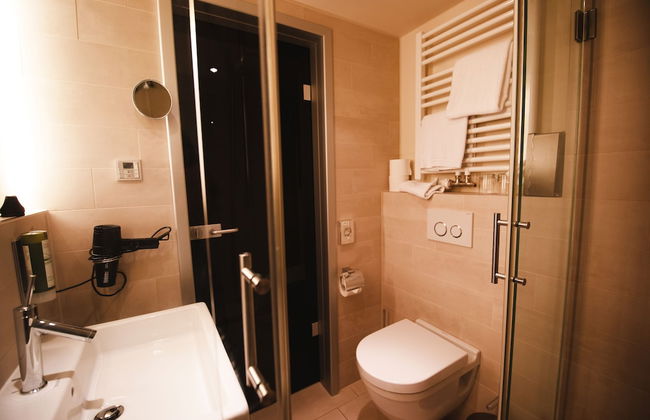 Car by Side - Photo 37