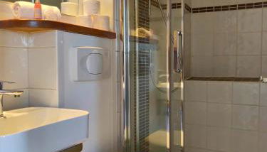 T2 calme avec CLIM & WIFI - Gare St-Roch à 50m - Foto 5, Shower