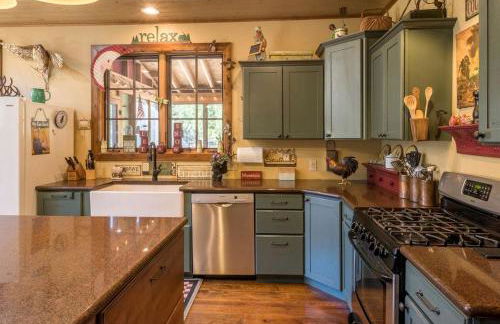 Stunning Mountainside Cabin Rental with a View Nestled in the Heart of the Colorado Rockies - Foto 17