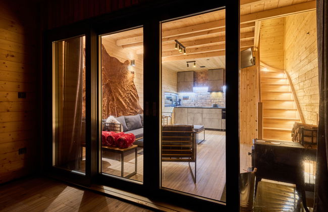 Luxe Timber Lodge & Pet Retreat - Photo 37