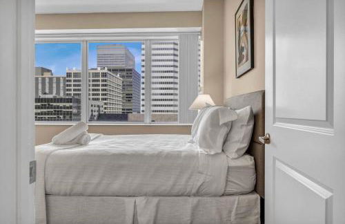 Luxury Condo w/ Lake Views! Center of Downtown - Foto 34