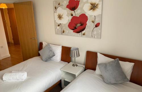 iSTAY APARTMENTS at VIZION - Fully Equipped Modern Serviced Apartments with Balconies, Superfast Broadband, Free Allocated Parking Space, 24h Security, Rooftop Gardens, Located in Central MK - Photo 18