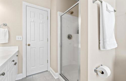 Sunset Serenity!!-Tropical Waterfront Oasis-Huge Private Patio-10Min to KingSt & Beaches - Foto 27