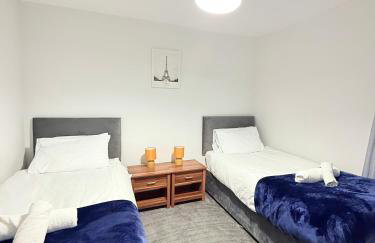 Cosy Lincoln Home Sleeps 6 with Parking - Foto 7