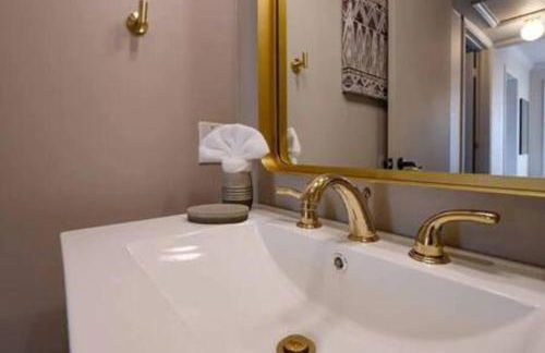 Elevate Your Stay Chic 1-Bed Condo Courtyard - Foto 13