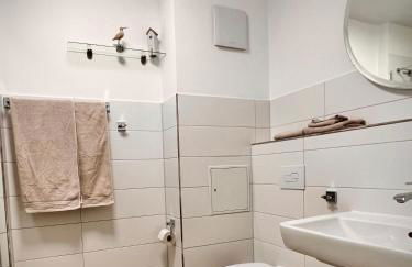 Kleine Auszeit -- inklusive Parkplatz & WiFi, Geschirrspüler, Waschmaschine & Terrasse mit Strandkorb -- Perfekt für Urlaub & Business - Foto 4